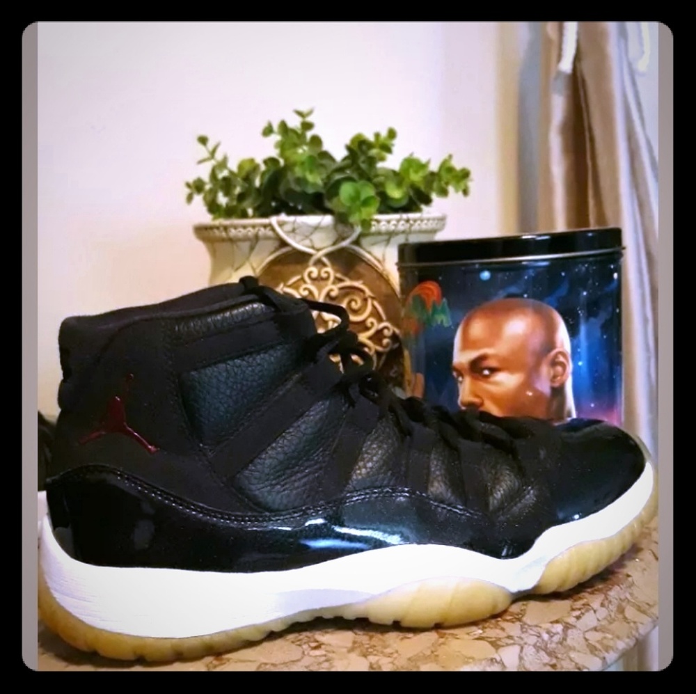 Jordan 11 retro mens size 8.5